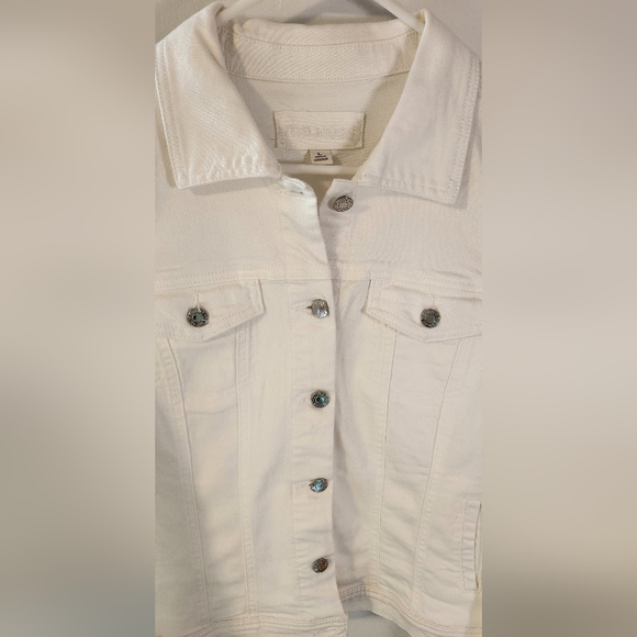 NWT- Maruices White Denim Jacket Size Large - Picture 2 of 12